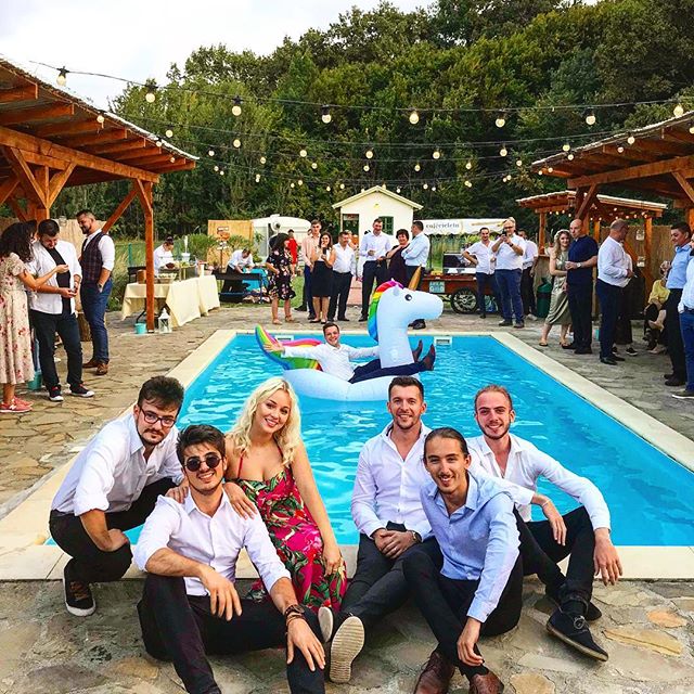 Partying hard @thegreenspot_bucharest! 😎🎉 #vibesliveband #vladgligavibes #vladgliga #vibesbandro #trupavibes #wedding #vibescluj #bucuresti #romania